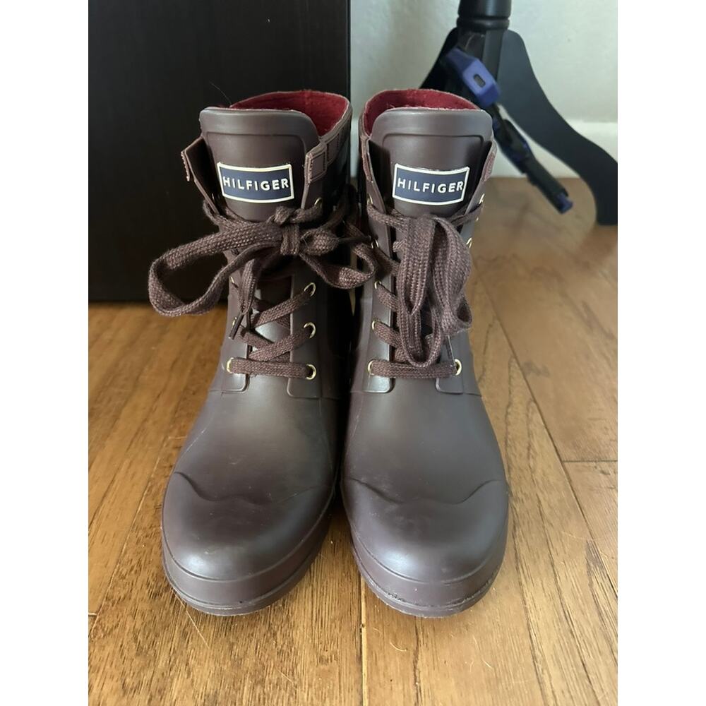 Tommy Hilfiger Lace-Up Rain Boots Brown & Gold - "Preppy Chic" Aesthetic Size 9